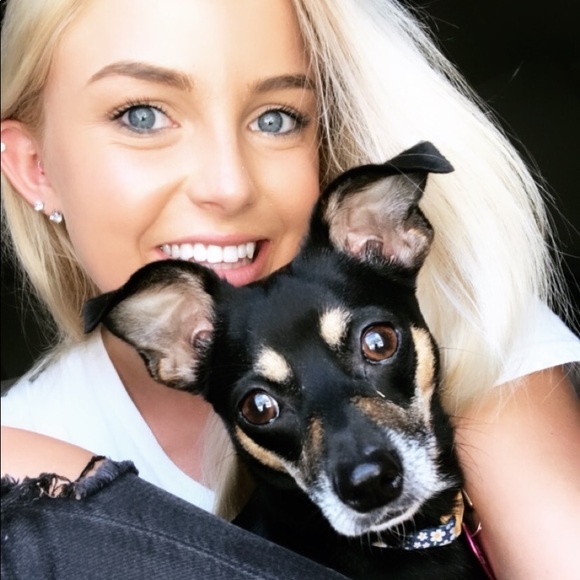 Meet Your Posher!💗 - Picture 2 of 4